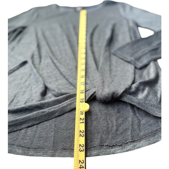 Bobeau Lightweight Twist Hem Top Gray Long Sleeve - Size Medium - Picture 5 of 9